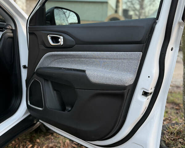 Белый Джип Компас, объемом двигателя 2.36 л и пробегом 98 тыс. км за 18900 $, фото 23 на Automoto.ua