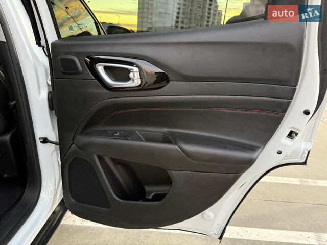 Белый Джип Компас, объемом двигателя 2.36 л и пробегом 45 тыс. км за 21900 $, фото 45 на Automoto.ua