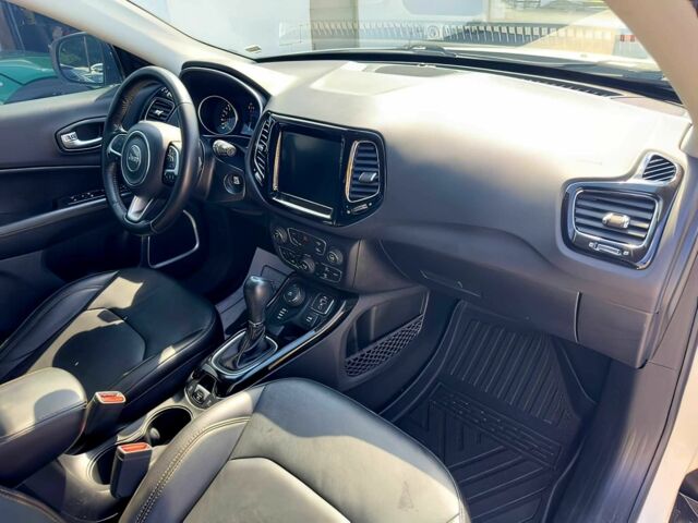 Білий Джип Compass, об'ємом двигуна 2.4 л та пробігом 21 тис. км за 9700 $, фото 10 на Automoto.ua