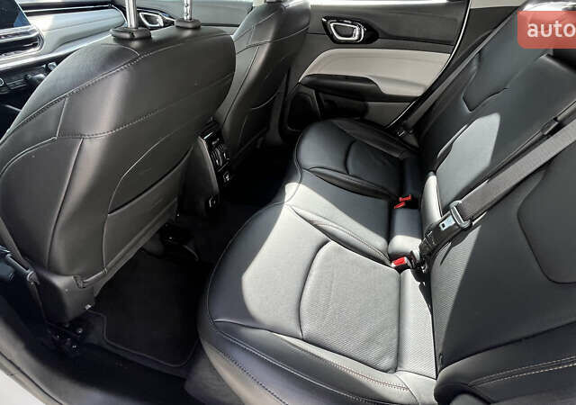 Білий Джип Compass, об'ємом двигуна 2.4 л та пробігом 93 тис. км за 17500 $, фото 8 на Automoto.ua