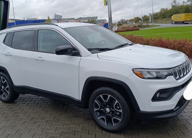 Білий Джип Compass, об'ємом двигуна 2.4 л та пробігом 97 тис. км за 17500 $, фото 1 на Automoto.ua