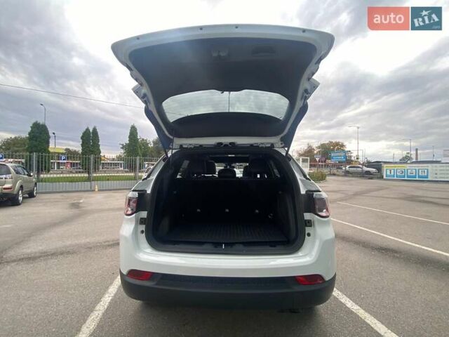 Белый Джип Компас, объемом двигателя 2.4 л и пробегом 82 тыс. км за 24500 $, фото 56 на Automoto.ua