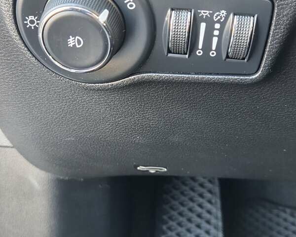 Белый Джип Компас, объемом двигателя 2.36 л и пробегом 95 тыс. км за 17800 $, фото 11 на Automoto.ua