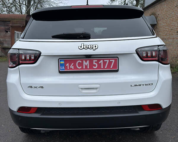 Белый Джип Компас, объемом двигателя 2 л и пробегом 30 тыс. км за 21999 $, фото 4 на Automoto.ua