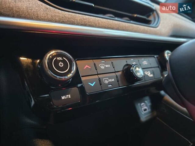 Белый Джип Компас, объемом двигателя 2 л и пробегом 46 тыс. км за 19800 $, фото 59 на Automoto.ua