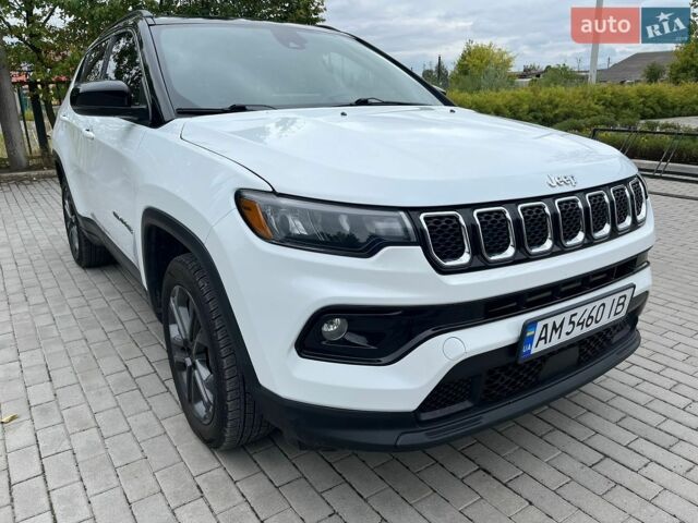 Белый Джип Компас, объемом двигателя 2 л и пробегом 103 тыс. км за 18200 $, фото 1 на Automoto.ua