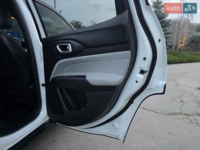 Белый Джип Компас, объемом двигателя 2 л и пробегом 46 тыс. км за 19800 $, фото 39 на Automoto.ua