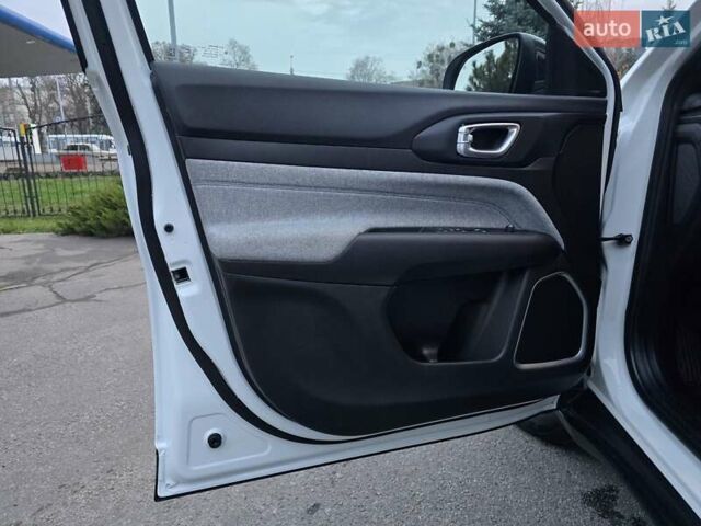 Белый Джип Компас, объемом двигателя 2 л и пробегом 46 тыс. км за 19800 $, фото 46 на Automoto.ua