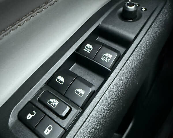 Белый Джип Компас, объемом двигателя 2 л и пробегом 30 тыс. км за 21999 $, фото 32 на Automoto.ua