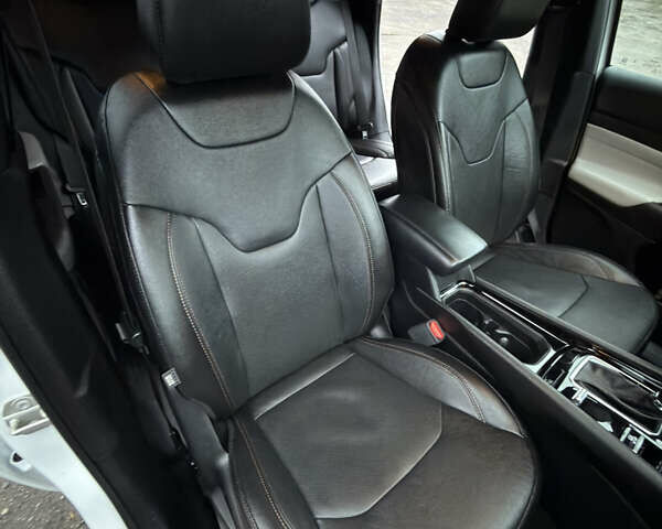 Белый Джип Компас, объемом двигателя 2 л и пробегом 30 тыс. км за 21999 $, фото 49 на Automoto.ua