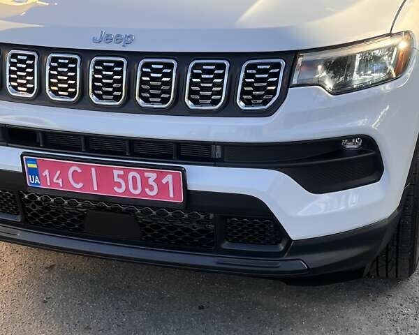 Белый Джип Компас, объемом двигателя 2 л и пробегом 45 тыс. км за 21500 $, фото 2 на Automoto.ua