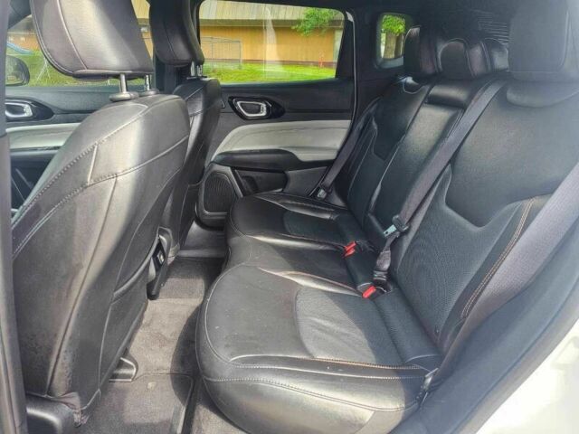 Білий Джип Compass, об'ємом двигуна 2 л та пробігом 14 тис. км за 10000 $, фото 16 на Automoto.ua