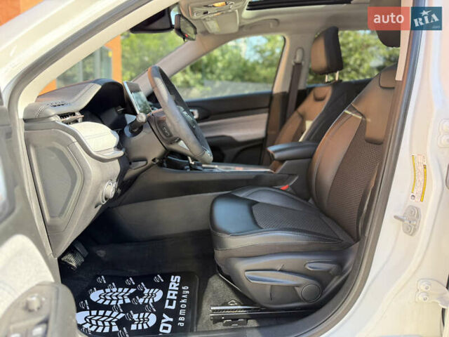 Джип Compass 2023 у Івано-Франківську на Automoto.ua Білий Джип Compass, об'ємом двигуна 2.36 л та пробігом 29 тис. км за 18999 $, фото 5 на Automoto.ua