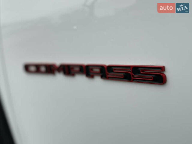 Белый Джип Компас, объемом двигателя 2 л и пробегом 80 тыс. км за 23000 $, фото 26 на Automoto.ua