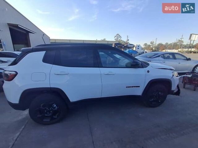 Белый Джип Компас, объемом двигателя 2 л и пробегом 45 тыс. км за 16999 $, фото 12 на Automoto.ua