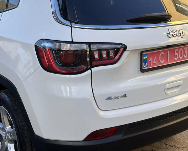 Белый Джип Компас, объемом двигателя 2 л и пробегом 46 тыс. км за 20500 $, фото 1 на Automoto.ua