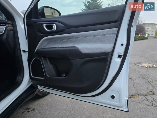 Белый Джип Компас, объемом двигателя 2 л и пробегом 46 тыс. км за 19800 $, фото 23 на Automoto.ua