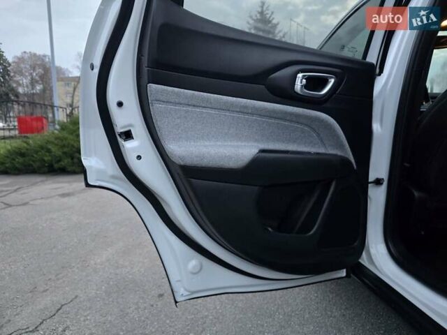 Белый Джип Компас, объемом двигателя 2 л и пробегом 46 тыс. км за 19800 $, фото 68 на Automoto.ua