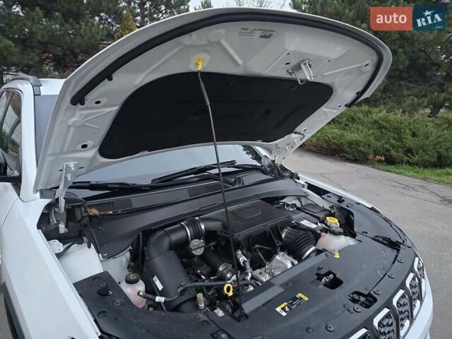 Белый Джип Компас, объемом двигателя 2 л и пробегом 46 тыс. км за 19800 $, фото 77 на Automoto.ua
