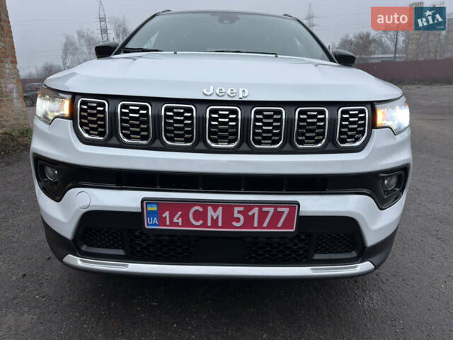 Белый Джип Компас, объемом двигателя 2 л и пробегом 30 тыс. км за 21999 $, фото 66 на Automoto.ua