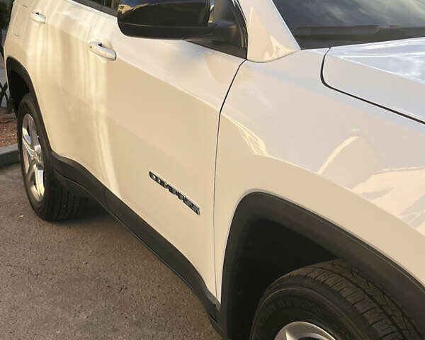 Белый Джип Компас, объемом двигателя 2 л и пробегом 46 тыс. км за 20500 $, фото 10 на Automoto.ua