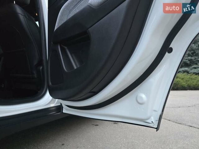 Белый Джип Компас, объемом двигателя 2 л и пробегом 46 тыс. км за 19800 $, фото 40 на Automoto.ua