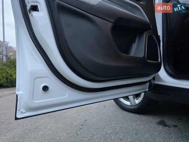 Белый Джип Компас, объемом двигателя 2 л и пробегом 46 тыс. км за 19800 $, фото 47 на Automoto.ua