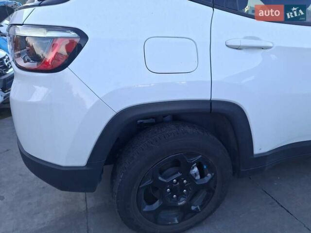 Белый Джип Компас, объемом двигателя 2 л и пробегом 45 тыс. км за 16999 $, фото 9 на Automoto.ua