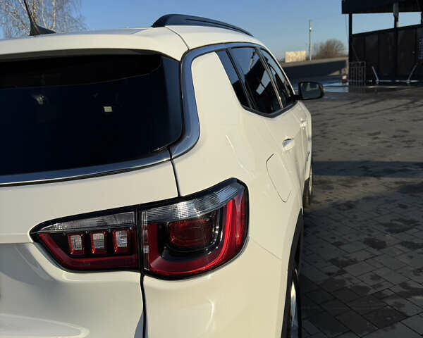 Білий Джип Compass, об'ємом двигуна 2 л та пробігом 122 тис. км за 18400 $, фото 10 на Automoto.ua