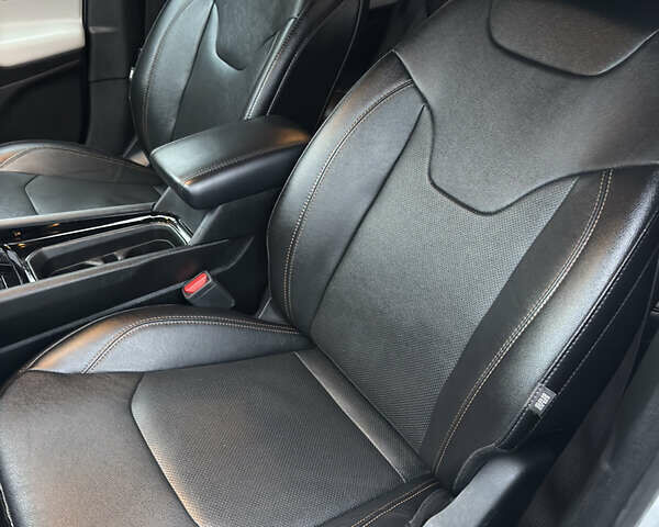 Белый Джип Компас, объемом двигателя 2 л и пробегом 30 тыс. км за 21999 $, фото 42 на Automoto.ua