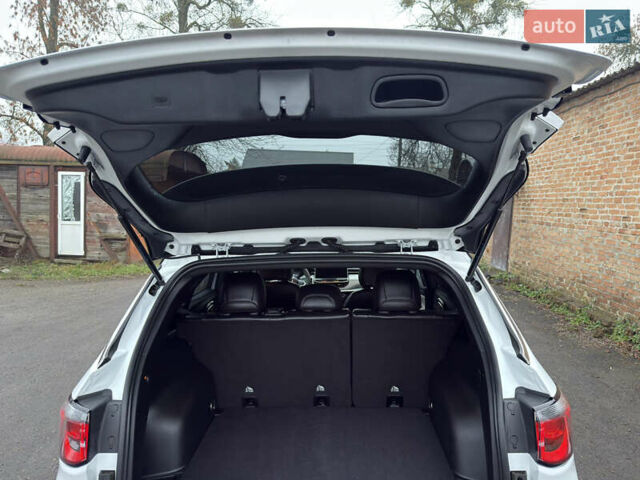 Белый Джип Компас, объемом двигателя 2 л и пробегом 30 тыс. км за 21999 $, фото 56 на Automoto.ua