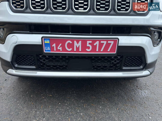 Белый Джип Компас, объемом двигателя 2 л и пробегом 30 тыс. км за 21999 $, фото 2 на Automoto.ua