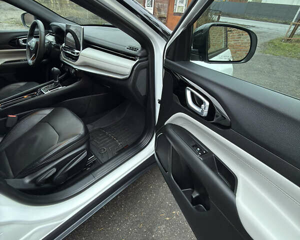 Белый Джип Компас, объемом двигателя 2 л и пробегом 30 тыс. км за 21999 $, фото 51 на Automoto.ua