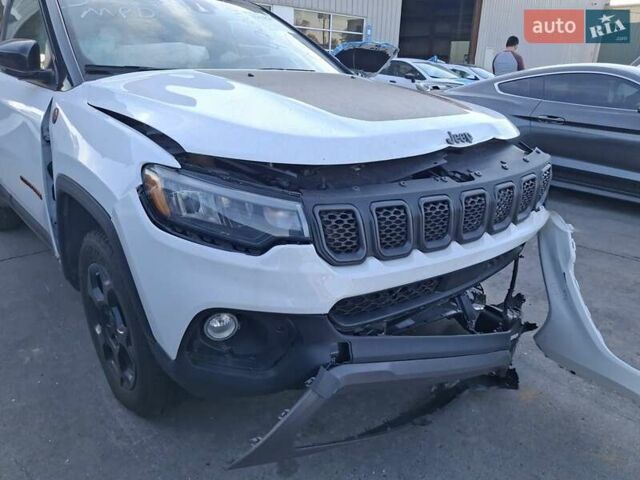 Белый Джип Компас, объемом двигателя 2 л и пробегом 45 тыс. км за 16999 $, фото 11 на Automoto.ua