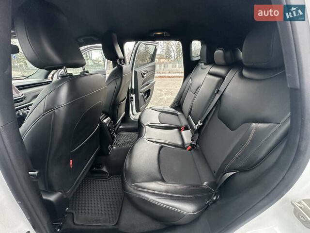 Белый Джип Компас, объемом двигателя 2 л и пробегом 80 тыс. км за 23000 $, фото 24 на Automoto.ua