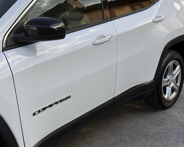 Белый Джип Компас, объемом двигателя 2 л и пробегом 46 тыс. км за 20500 $, фото 2 на Automoto.ua