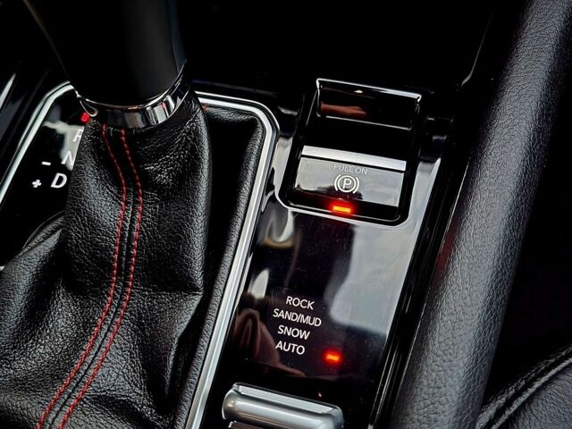 Білий Джип Compass, об'ємом двигуна 2 л та пробігом 75 тис. км за 19700 $, фото 75 на Automoto.ua