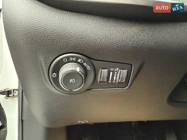 Білий Джип Compass, об'ємом двигуна 2 л та пробігом 2 тис. км за 25000 $, фото 48 на Automoto.ua