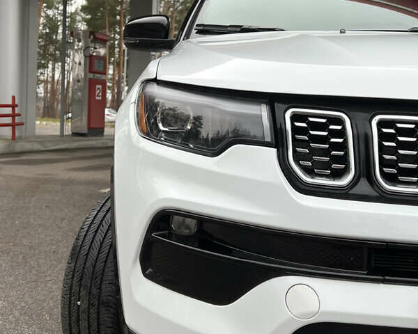 Білий Джип Compass, об'ємом двигуна 2 л та пробігом 3 тис. км за 24300 $, фото 3 на Automoto.ua