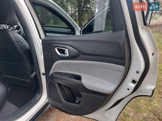 Белый Джип Компас, объемом двигателя 2 л и пробегом 18 тыс. км за 20700 $, фото 12 на Automoto.ua