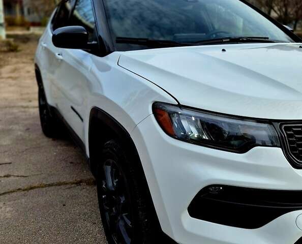 Белый Джип Компас, объемом двигателя 2 л и пробегом 7 тыс. км за 23999 $, фото 1 на Automoto.ua