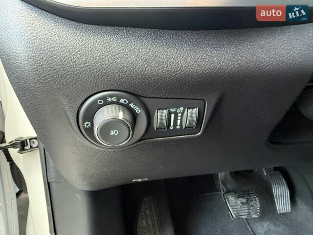 Белый Джип Компас, объемом двигателя 2 л и пробегом 20 тыс. км за 22900 $, фото 38 на Automoto.ua