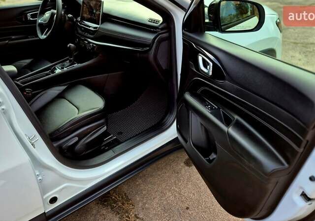 Белый Джип Компас, объемом двигателя 2 л и пробегом 7 тыс. км за 23999 $, фото 7 на Automoto.ua