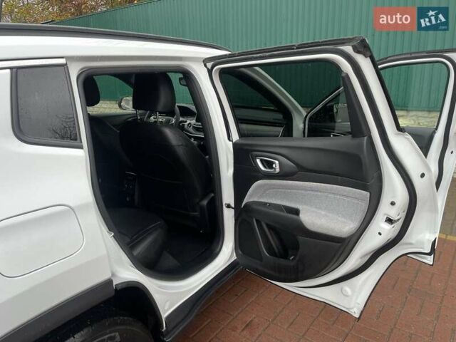 Белый Джип Компас, объемом двигателя 2 л и пробегом 8 тыс. км за 19800 $, фото 21 на Automoto.ua