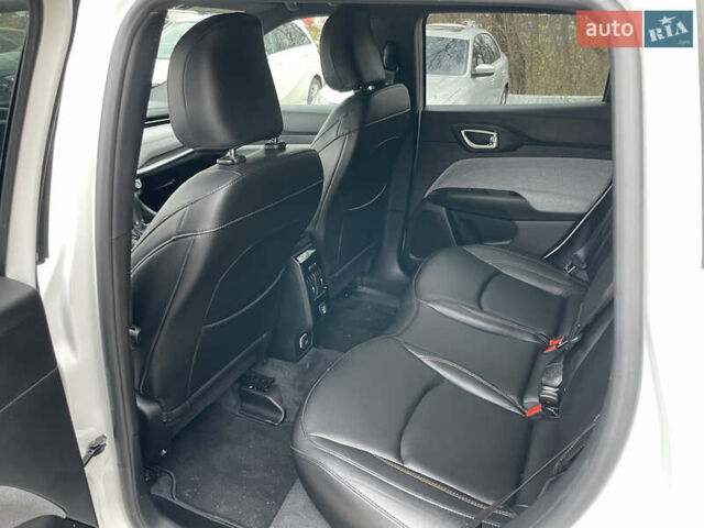 Белый Джип Компас, объемом двигателя 2 л и пробегом 24 тыс. км за 21500 $, фото 5 на Automoto.ua