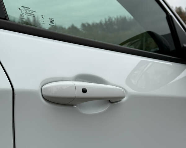 Белый Джип Компас, объемом двигателя 2 л и пробегом 3 тыс. км за 24300 $, фото 10 на Automoto.ua