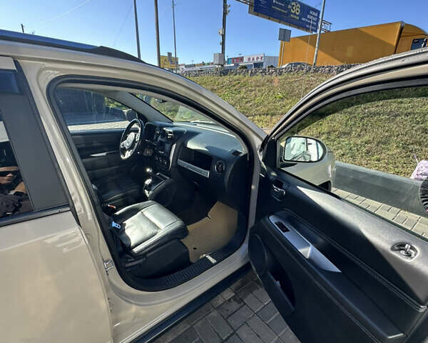 Бежевий Джип Compass, об'ємом двигуна 2 л та пробігом 80 тис. км за 12500 $, фото 3 на Automoto.ua