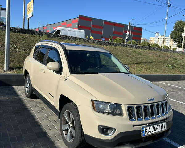Бежевий Джип Compass, об'ємом двигуна 2 л та пробігом 80 тис. км за 12500 $, фото 1 на Automoto.ua