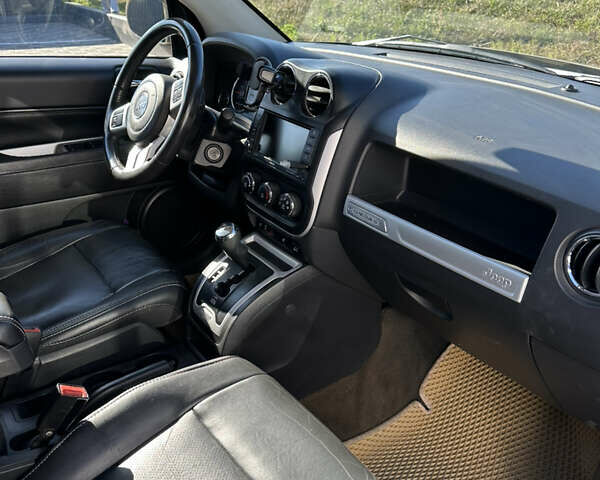Бежевий Джип Compass, об'ємом двигуна 2 л та пробігом 80 тис. км за 12500 $, фото 4 на Automoto.ua