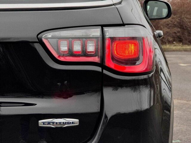 Черный Джип Компас, объемом двигателя 0 л и пробегом 97 тыс. км за 344 $, фото 6 на Automoto.ua